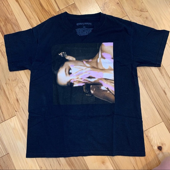 Ariana Grande GIAW Shirt - Picture 1 of 3
